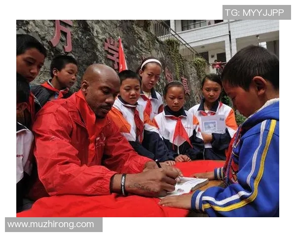 马布里携手妻子在北京参与公益活动，为社会公益事业贡献力量